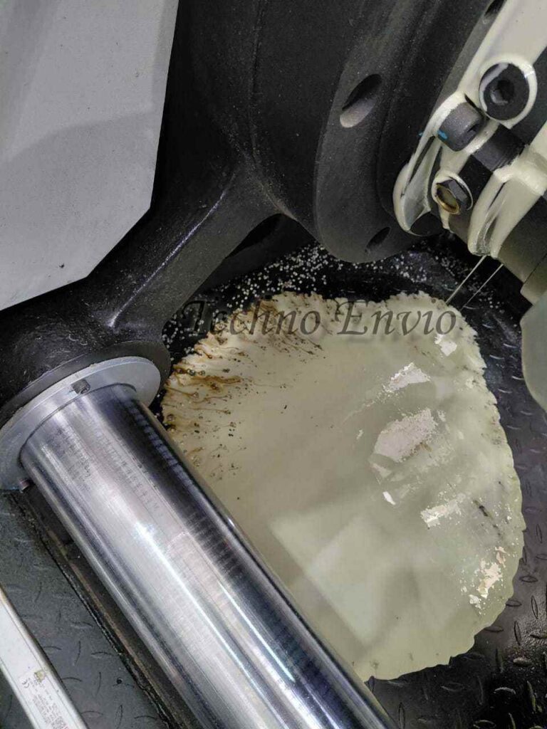 oil leak in Hydraulic Injection Machines